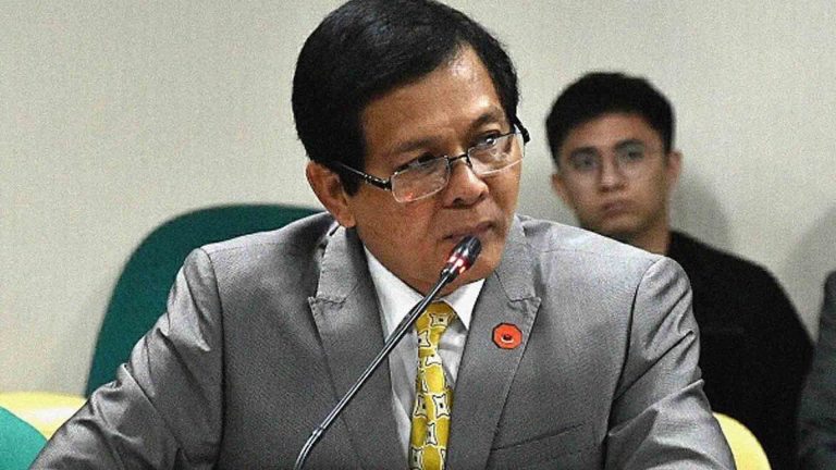 Korte Suprema, hinimok na huwag patulan ang mga petisyon na i-delay ang impeachment trial