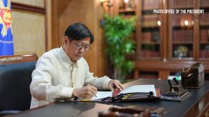 Batas na nagpapaliban sa BSKE, nilagdaan ng pangulong Marcos Jr.
